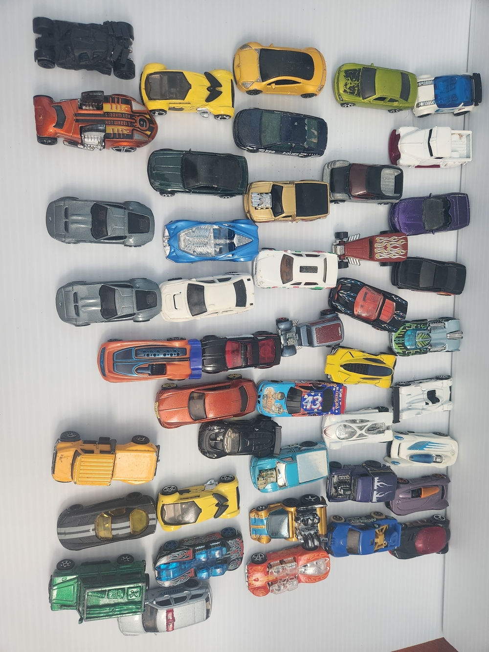 Hot Wheels Mixed Die-Cast Toy Car Lot - Multi-Color Kids Toy Set